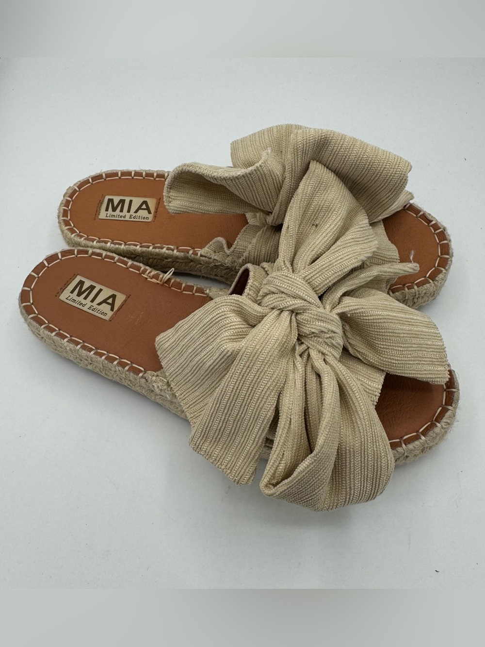MIA Limited Edition Danielle tan neutral oversized Bow Espadrille Slides size 8